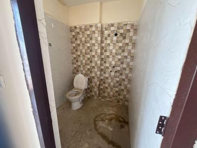Bathroom Image of 1000 Sq.ft 3 BHK Apartment / Flat for sale in Adore Samriddhi, Sector 89 Faridabad for Rs. 7000000