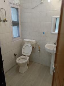 Bathroom Image of 1700 Sq.ft 4 BHK Apartment / Flat for rent in Prince Apartments, Patparganj New Delhi for Rs. 45000