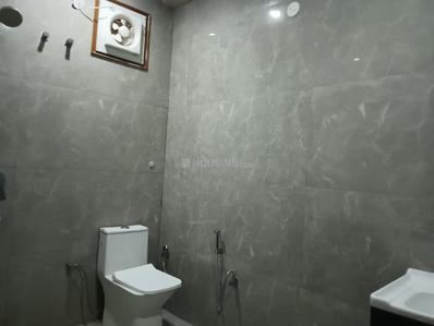 Bathroom Image of 909 Sq.ft 3 BHK Builder Floor for rent in Aya Nagar New Delhi for Rs. 16000