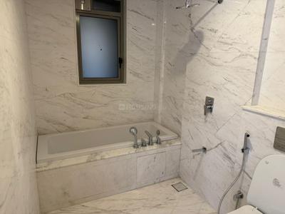 Bathroom Image of 2100 Sq.ft 4.5 BHK Apartment / Flat for sale in Lodha Bellagio, Powai Mumbai for Rs. 93000000