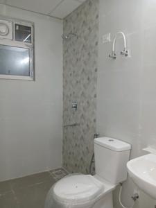 Common Bathroom Image of 1535 Sq.ft 3 BHK Builder Floor for rent in Signature Global City 37D 1, Sector 37D Gurgaon for Rs. 31900