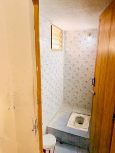 Bathroom Image of 650 Sq.ft 1 BHK Independent House for rent in Tiruchengode Namakkal for Rs. 8000