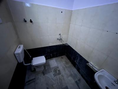 Bathroom Image of 1184 Sq.ft 3.5 BHK Independent House for rent in Shastripuram Agra for Rs. 20000