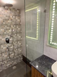 Bathroom Image of 1011 Sq.ft 2 BHK Independent House for rent in RWA Lajpat Nagar 4 Colonies, Lajpat Nagar New Delhi for Rs. 40750