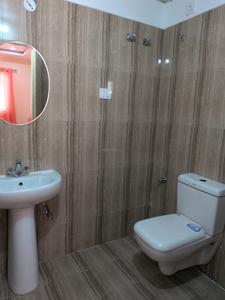 Emerald Heights Attached Bathroom with Bedroom One 4