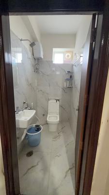 Bathroom Image of 950 Sq.ft 1 BHK Apartment / Flat for rent in Gachibowli Hyderabad for Rs. 30000