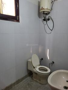 Bathroom Image of 1350 Sq.ft 4 BHK Apartment / Flat for sale in Patel Nagar New Delhi for Rs. 22500000