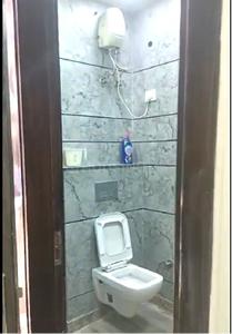 Image of 990 Sq.ft 3 BHK Builder Floor for sale in Mansarover Garden, New Delhi for Rs. 16000000