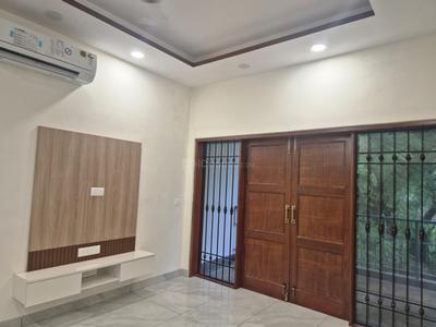 Bedroom Image of 3600 Sq.ft 5 BHK Independent House for rent in Safdarjung Development Area New Delhi for Rs. 400000