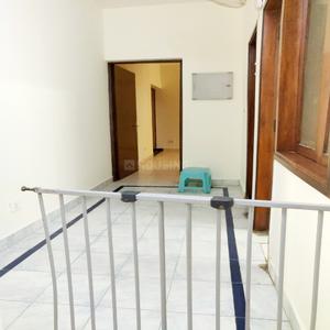 Image of 1800 Sq.ft 4 BHK Apartment / Flat for rent in Sarita Vihar, New Delhi for Rs. 75000