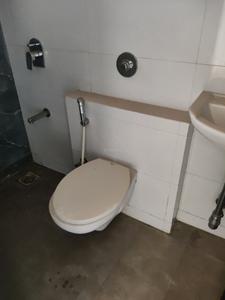 Common Bathroom Image of 600 Sq.ft 1 BHK Apartment / Flat for rent in Bhandup West Mumbai for Rs. 27000