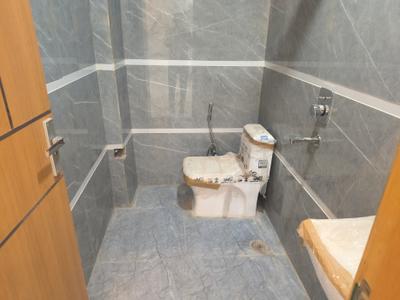 Bathroom Image of 700 Sq.ft 1 BHK Apartment / Flat for sale in Sector 110 Noida for Rs. 2000000