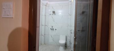 Bathroom Image of 1500 Sq.ft 2 BHK Builder Floor for rent in Shivalik Nagar Haridwar for Rs. 20000