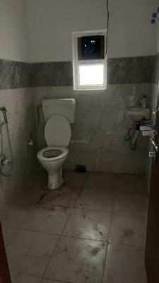 Bathroom Image of 900 Sq.ft 2 BHK Builder Floor for rent in Palam Vihar Extension Gurgaon for Rs. 17000