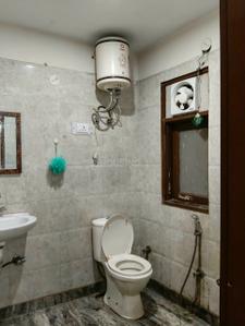 Bathroom Image of 550 Sq.ft 1 BHK Builder Floor for rent in Patel Nagar Gurgaon for Rs. 20000
