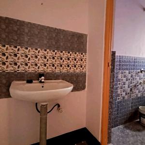 Bathroom Image of 3000 Sq.ft 2 BHK Apartment / Flat for rent in Gayan Gaon Jorhat for Rs. 20000