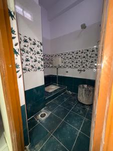 Bathroom Image of 1000 Sq.ft 3 BHK Independent House for rent in Nawab Saheb Kunta Hyderabad for Rs. 18000