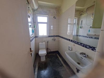 Bathroom Image of 1350 Sq.ft 3 BHK Apartment / Flat for sale in DLF Ridgewood Estate, DLF Phase 4 Gurgaon for Rs. 32000000