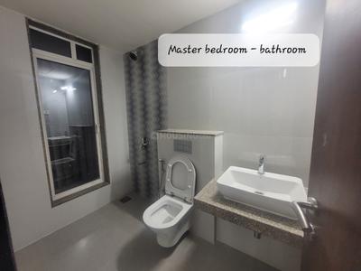 Bathroom Image of 977 Sq.ft 3 BHK Apartment / Flat for rent in Sheth Montana Phase 2, Mulund West Mumbai for Rs. 75000