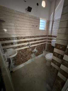 Bathroom Image of 700 Sq.ft 2 BHK Apartment / Flat for sale in Paschim Putiary Kolkata for Rs. 2150000