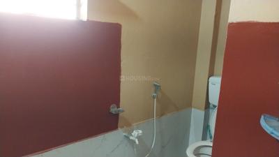 Bathroom Image of 800 Sq.ft 2 BHK Independent House for rent in Chandannagar Hooghly for Rs. 9000