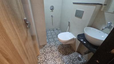 Bathroom Image of 650 Sq.ft 1 BHK Apartment / Flat for rent in Scheme No 140 Indore for Rs. 19000