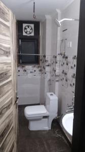Bathroom Image of 450 Sq.ft 1 BHK Apartment / Flat for rent in Chhattarpur New Delhi for Rs. 12000