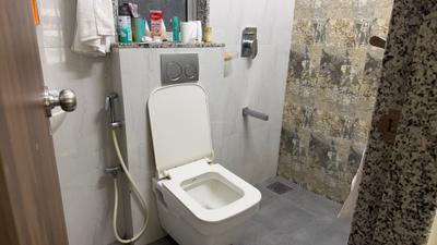 Bathroom Image of 680 Sq.ft 1 BHK Apartment / Flat for rent in Shree Naman Premier, Andheri East Mumbai for Rs. 70000
