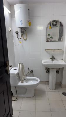 Bathroom Image of 618 Sq.ft 1 BHK Builder Floor for rent in Patel Nagar New Delhi for Rs. 20008