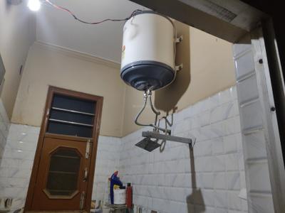 Bathroom Image of 950 Sq.ft 1 RK Builder Floor for rent in Kharar Mohali for Rs. 8000