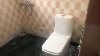 Bathroom Image of 2200 Sq.ft 2 BHK Builder Floor for rent in Sector 10A Gurgaon for Rs. 29000