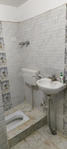 Bathroom Image of 1250 Sq.ft 3 BHK Apartment / Flat for sale in Kidwaipuri Patna for Rs. 13000000