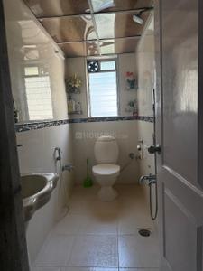 Bathroom Image of 950 Sq.ft 2 BHK Apartment / Flat for sale in Andheri West Mumbai for Rs. 27000000