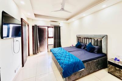 Bedroom Image of 300 Sq.ft 1 BHK Apartment / Flat for rent in DLF Phase 3 Gurgaon for Rs. 26000