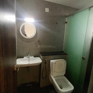Bathroom Image of 1000 Sq.ft 2 BHK Apartment / Flat for rent in Velachery Chennai for Rs. 30000