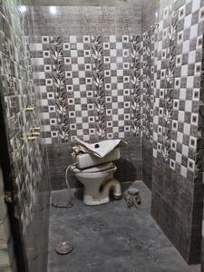 Bathroom Image of 700 Sq.ft 2 BHK Independent House for rent in Mandoli New Delhi for Rs. 10000
