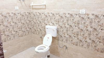 Bathroom Image of 750 Sq.ft 1 BHK Builder Floor for rent in Guru Nanak Nagar Jammu for Rs. 10500