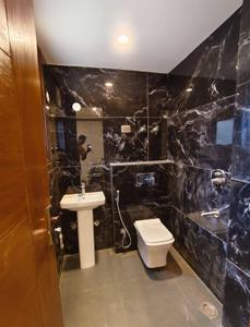 Bathroom Image of 2400 Sq.ft 3 BHK Builder Floor for rent in Karol Bagh New Delhi for Rs. 95112