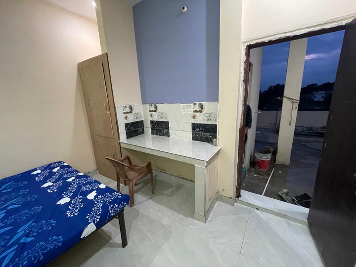 Bhagirathi enclave central hope town near ICFAI UNIVERSITY DEHRADUN  Bedroom 1