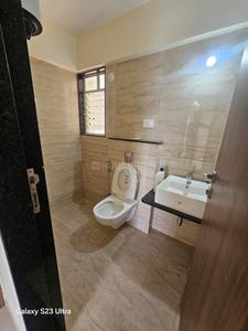 Bathroom Image of 650 Sq.ft 1 BHK Apartment / Flat for rent in Vertical Alcinia, Mohammed Wadi Pune for Rs. 15000