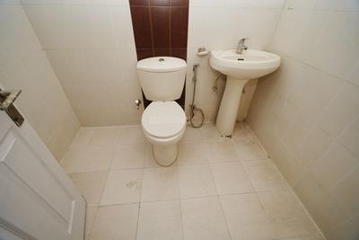 Bathroom Image of 1250 Sq.ft 2 BHK Apartment / Flat for sale in Ajnara Gen X, Crossings Republik Ghaziabad for Rs. 8500000