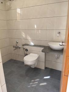Bathroom Image of 1050 Sq.ft 3 BHK Apartment / Flat for sale in Courtyard 126, Sevasi Vadodara for Rs. 4400000