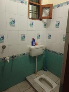 Bathroom Image of 1000 Sq.ft 3 BHK Independent House for sale in Kamta Lucknow for Rs. 7500000