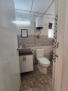 Bathroom Image of 700 Sq.ft 2.5 BHK Apartment / Flat for rent in Divyansh Flora, Noida Extension Greater Noida for Rs. 37000