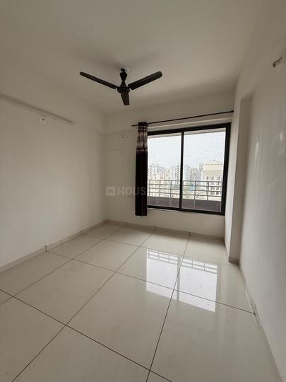 Dharti shaket height Bedroom 1