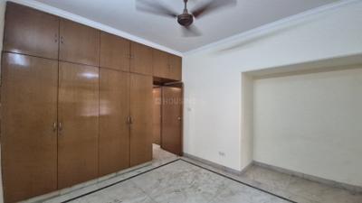 Bedroom Image of 1650 Sq.ft 3 BHK Apartment / Flat for rent in DDA Sector C Pocket 8, Vasant Kunj New Delhi for Rs. 77000
