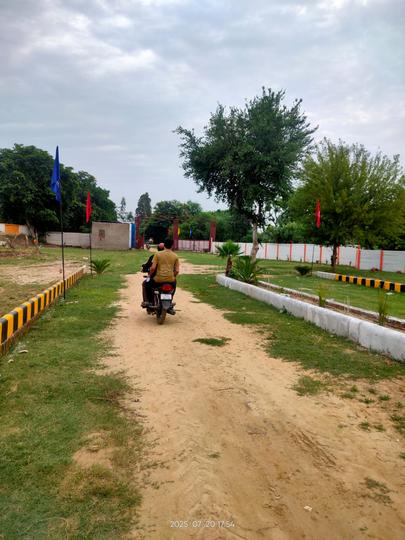 B TOWN  Main Image 1