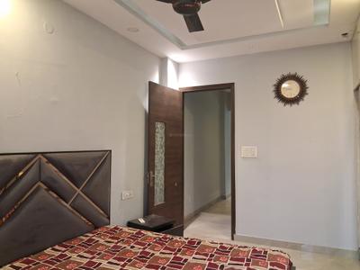 Bedroom Image of 1350 Sq.ft 3 BHK Builder Floor for rent in Ramesh Nagar New Delhi for Rs. 40000