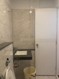 Bathroom Image of 900 Sq.ft 1.5 BHK Apartment / Flat for rent in Amanora Gold Towers, Hadapsar Pune for Rs. 40000