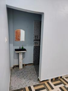 Bathroom Image of 900 Sq.ft 3 BHK Builder Floor for rent in Madiyava Lucknow for Rs. 12500